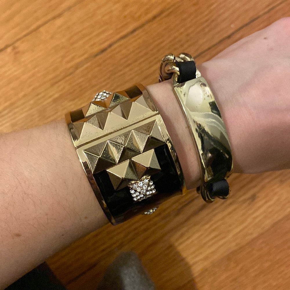 Gold stud bracelet set